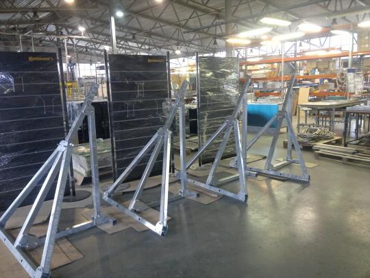 Quatre bers Cradle B assemblés dans l'atelier