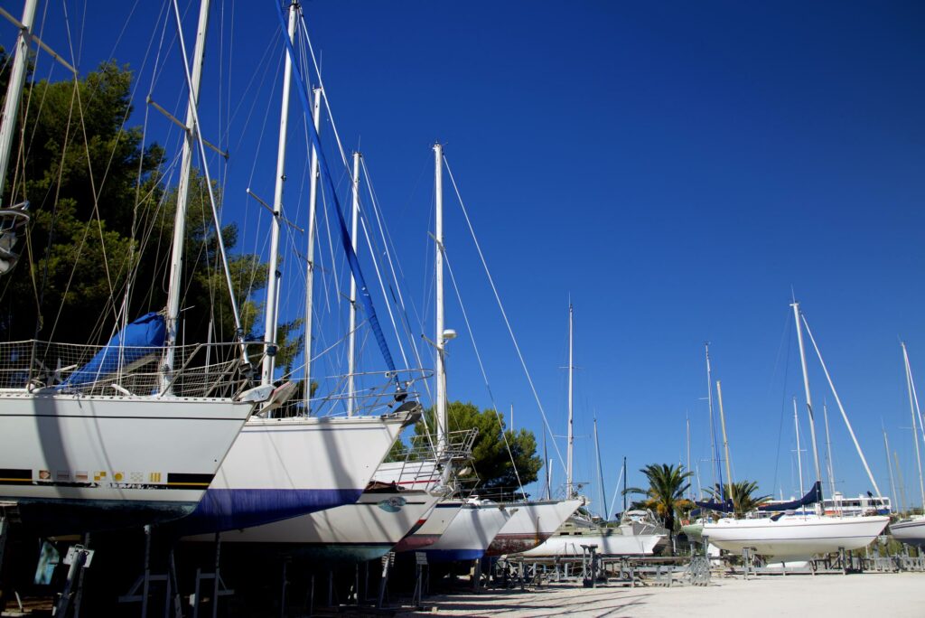 Bateau installe sur un ber Cradle B